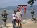 Tourists and tori (without Japanese) * 600 x 450 * (135KB)
